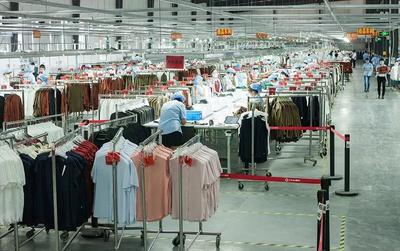 寒冬中的服装厂 从“订单接到手软”到“开一家倒闭一家”，行业变革下的生存困境